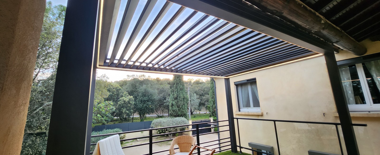 Pergola bioclimatique haut de gamme dans l'Hérault
