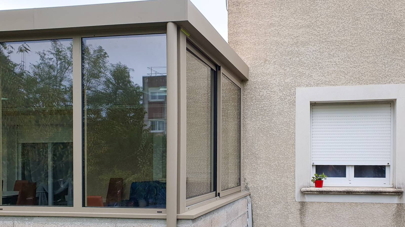 Une véranda à toit plat pour un nouvel espace de vie dans le Gard Fabriqué et posé par Alu’space