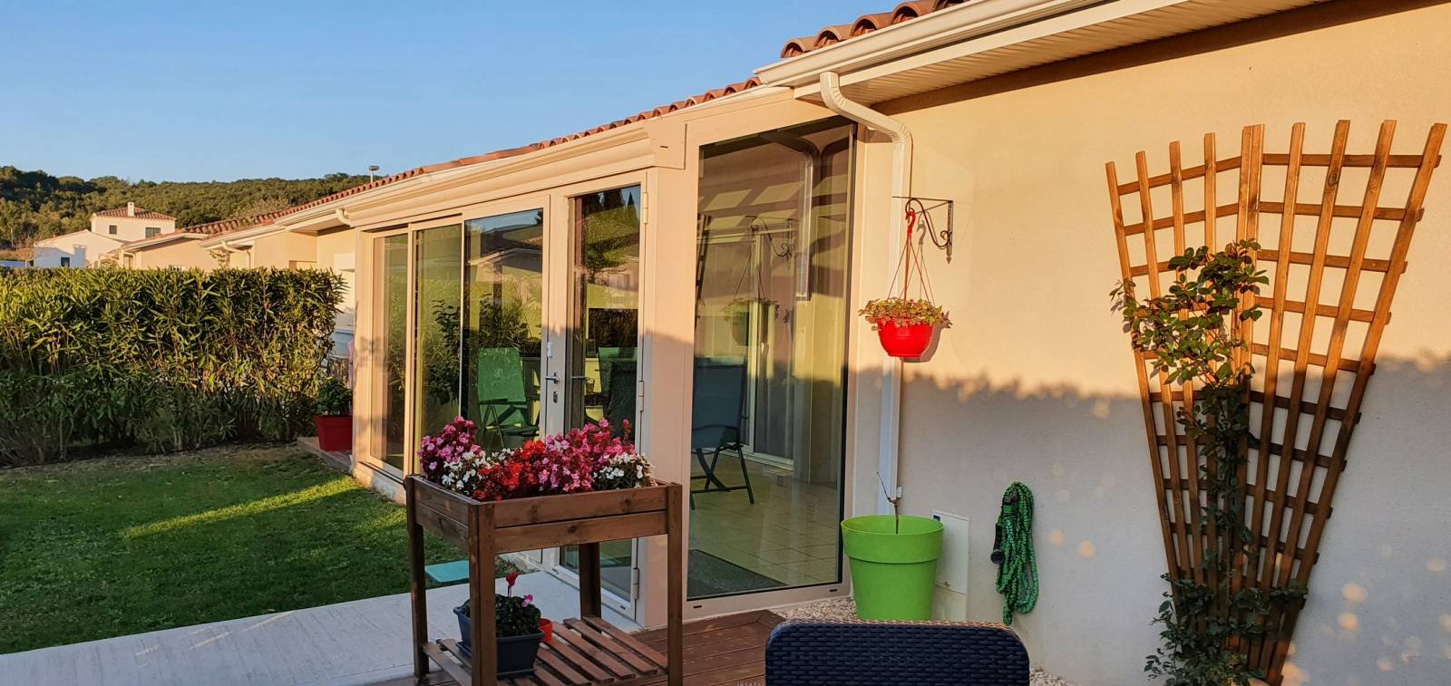 Création de véranda avec un toit en verre près de Pont Saint Esprit (Gard), pour une luminosité maximale