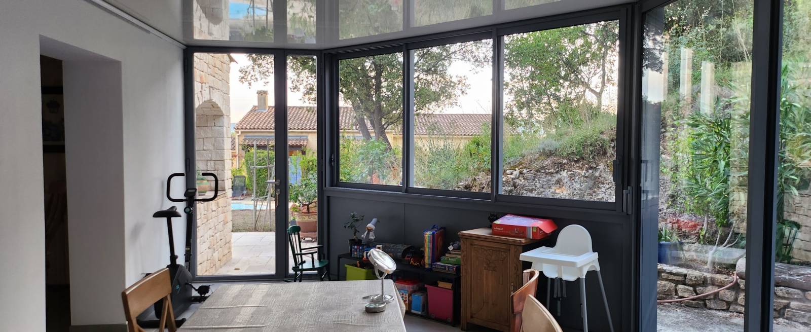 Conception et pose d’une veranda a toiture plate à Villeneuve les Avignon