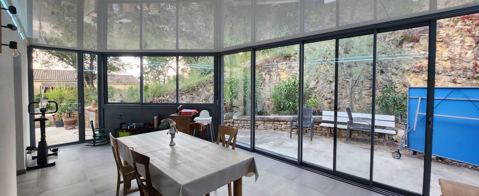 Conception et pose d’une veranda a toiture plate à Villeneuve les Avignon