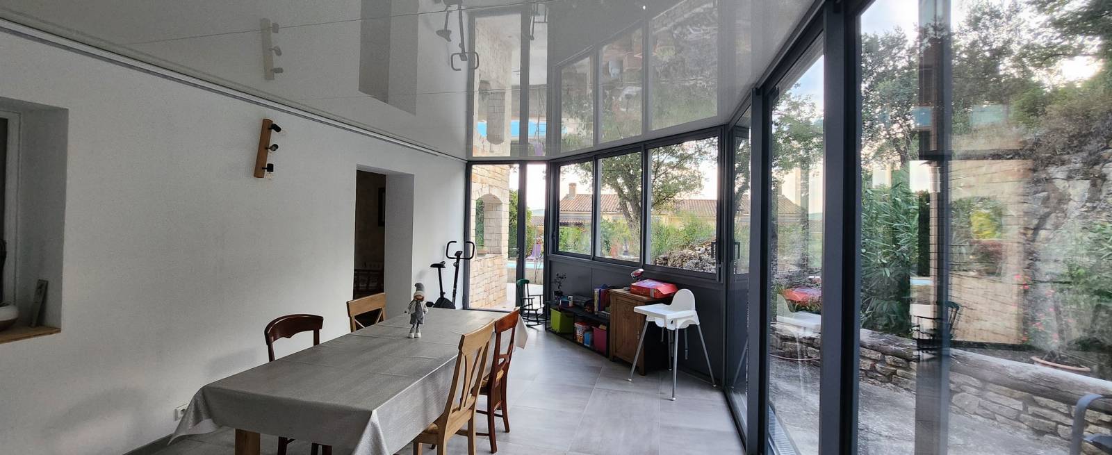 Conception et pose d’une veranda a toiture plate à Villeneuve les Avignon