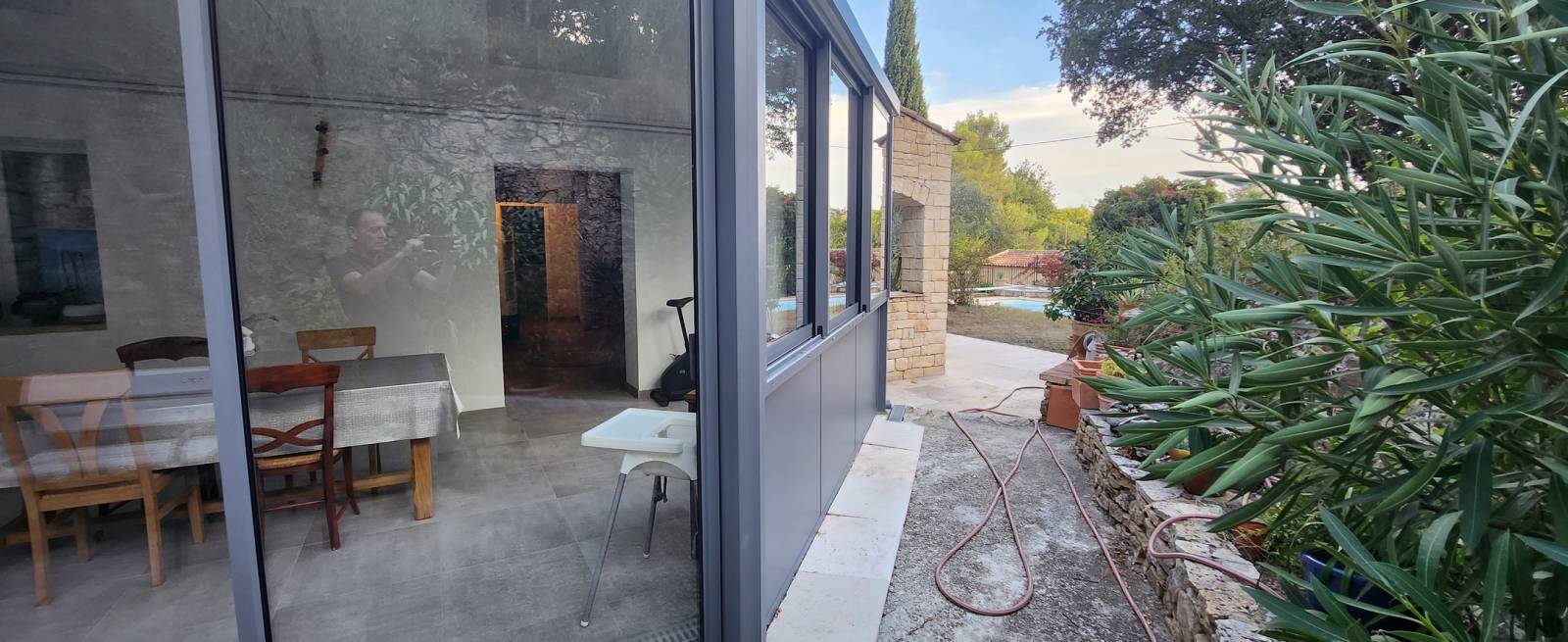 Conception et pose d’une veranda a toiture plate à Villeneuve les Avignon
