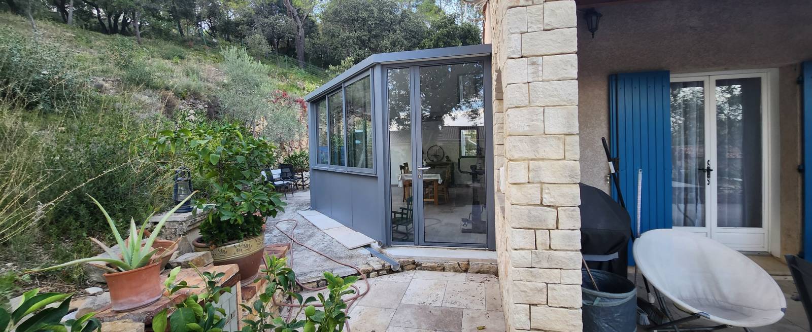 Conception et pose d’une veranda a toiture plate à Villeneuve les Avignon