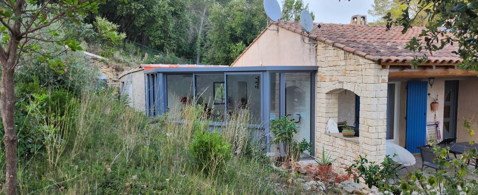 Conception et pose d’une veranda a toiture plate à Villeneuve les Avignon