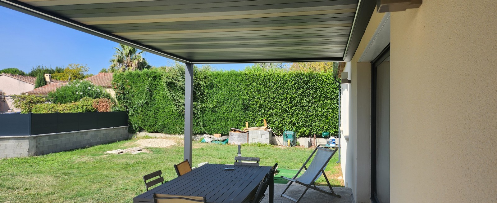 Installation d'une pergola design dans le Gard