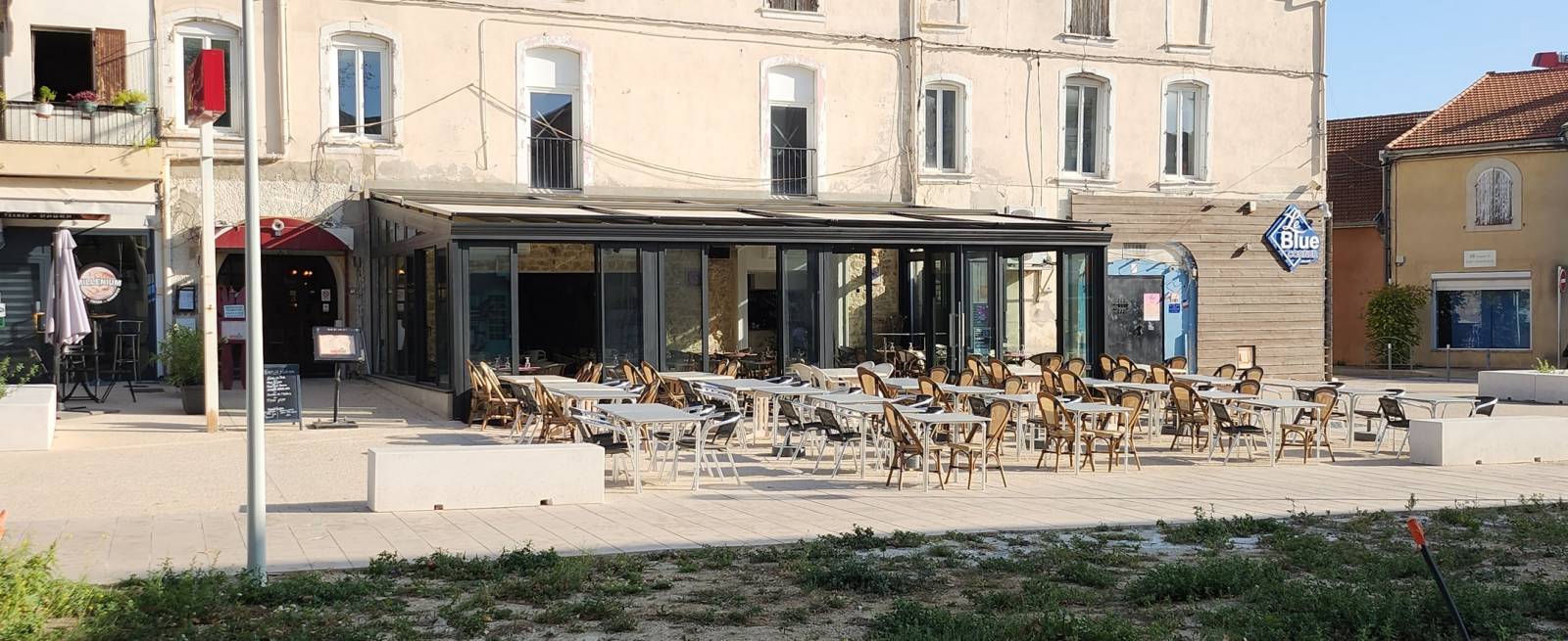 Installation d'une véranda en aluminium noir à à Bagnols sur Cèze