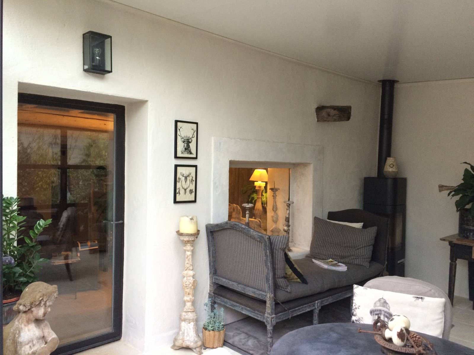 Conception d'une véranda à toiture pleine dans le Gard