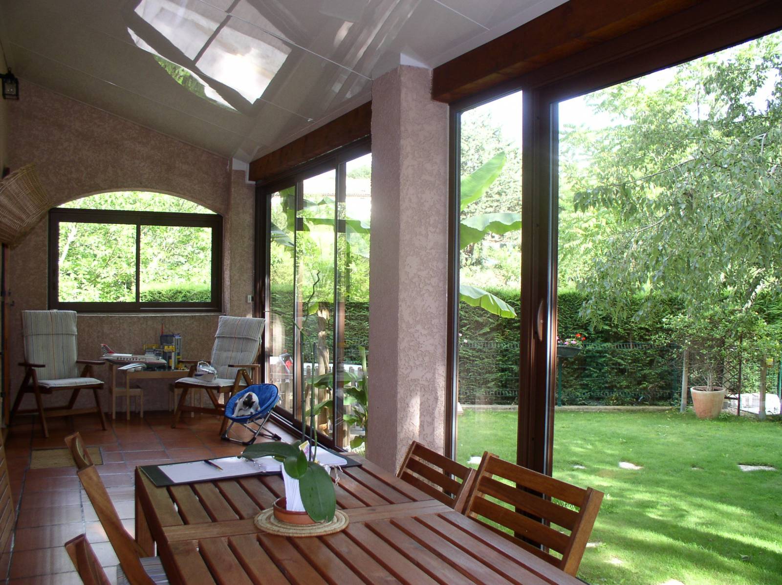 Pose de véranda sous un toit existant à Uzès et en Occitane, pour une intégration parfaite