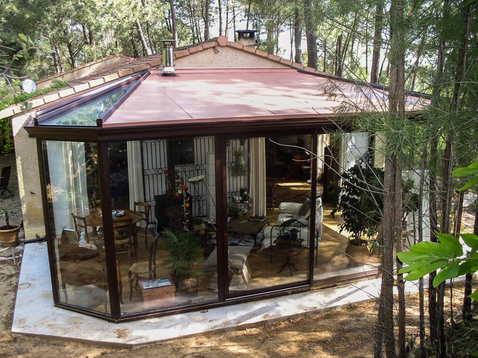 Conception d'une véranda aluminium à toiture mixte dans le Gard