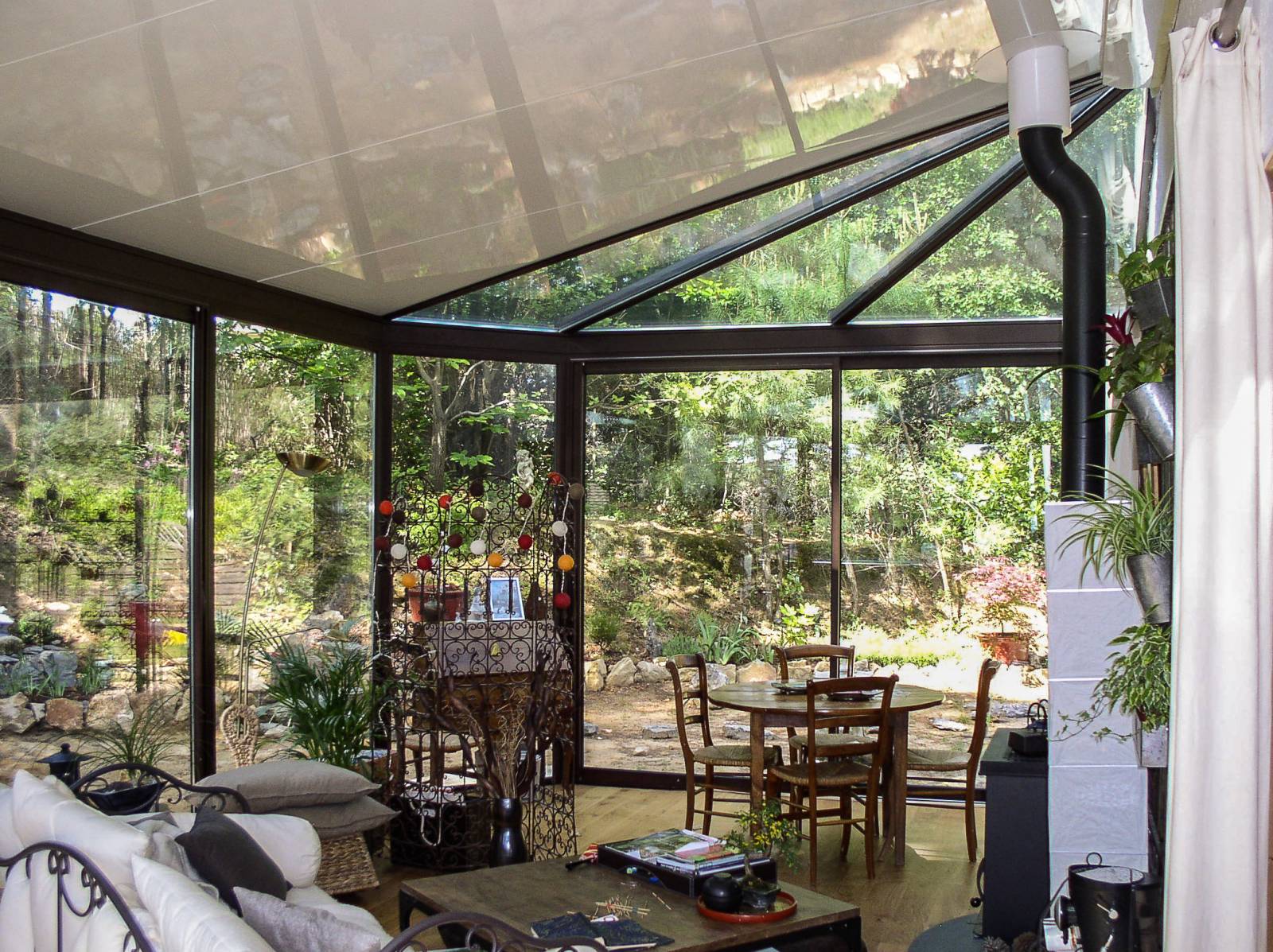 Installation d’une véranda contemporaine à Connaux (Gard)