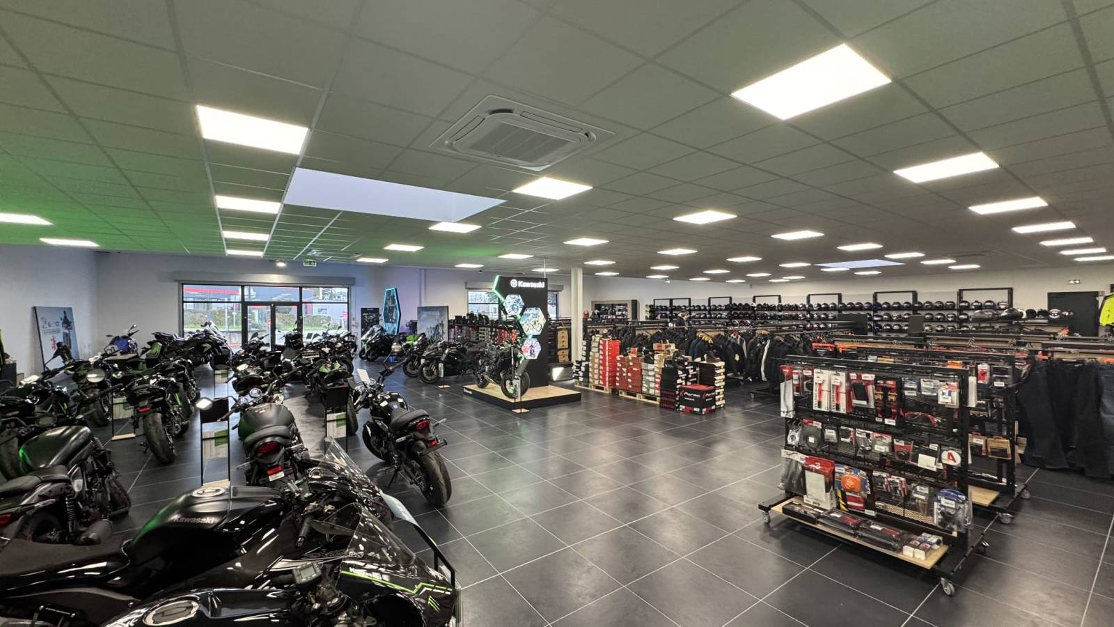 Menuiserie en aluminium pour commerce à Paris