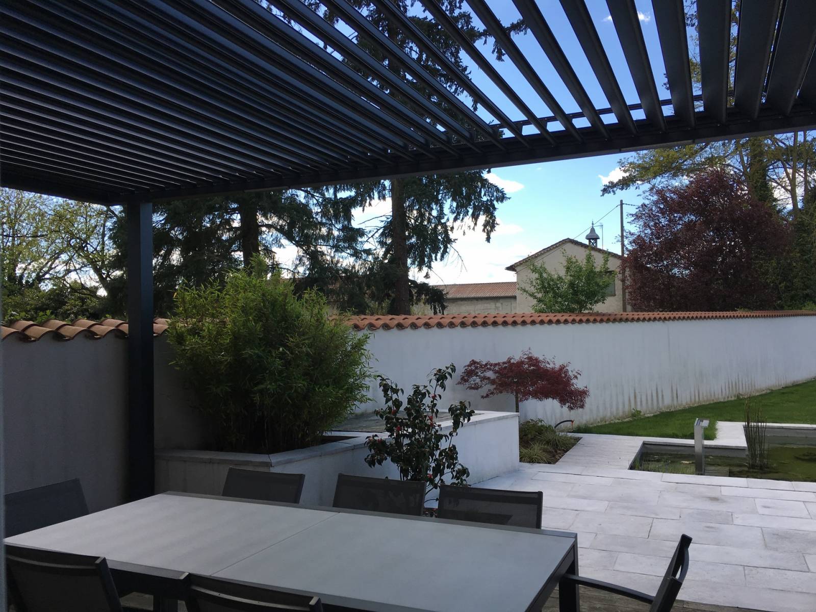 Réalisation d'une pergola bioclimatique pour profiter en toutes saisons de votre extérieur à Sabran proche de bagnols sur cèze