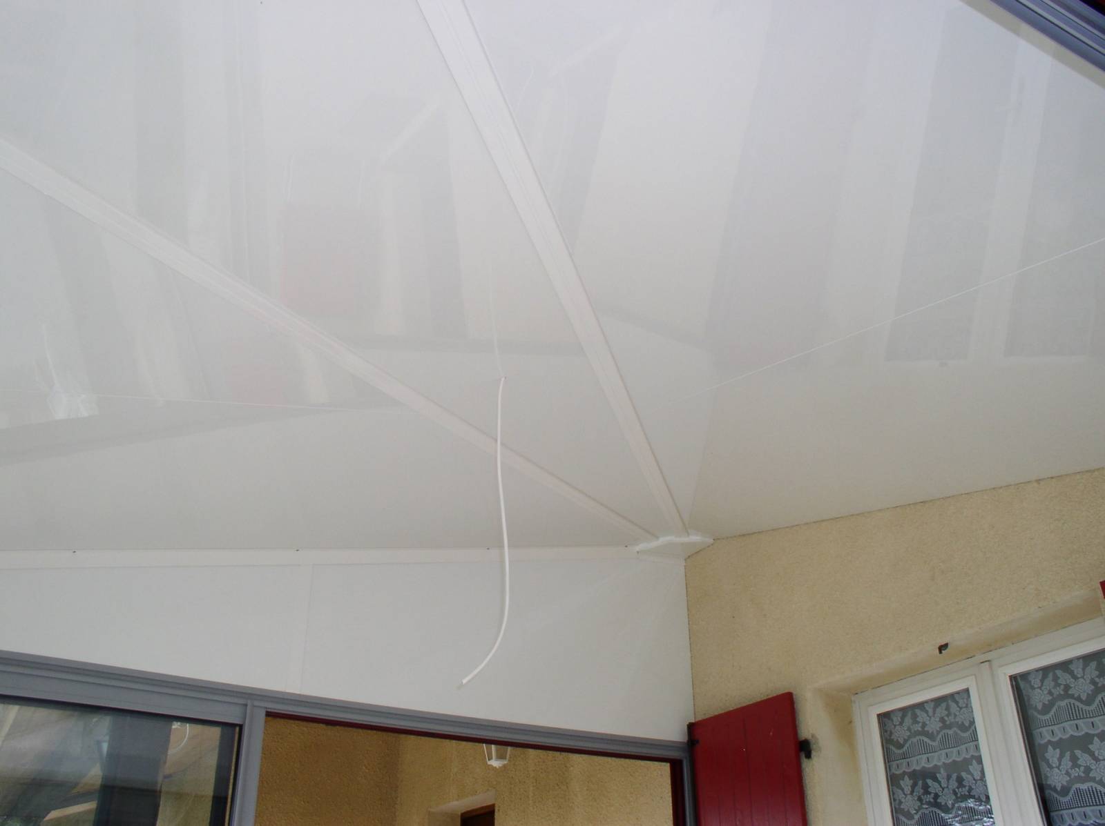 Spécialiste de la véranda kiosque en alu dans le Gard, pour créer un espace indépendant dans un jardin