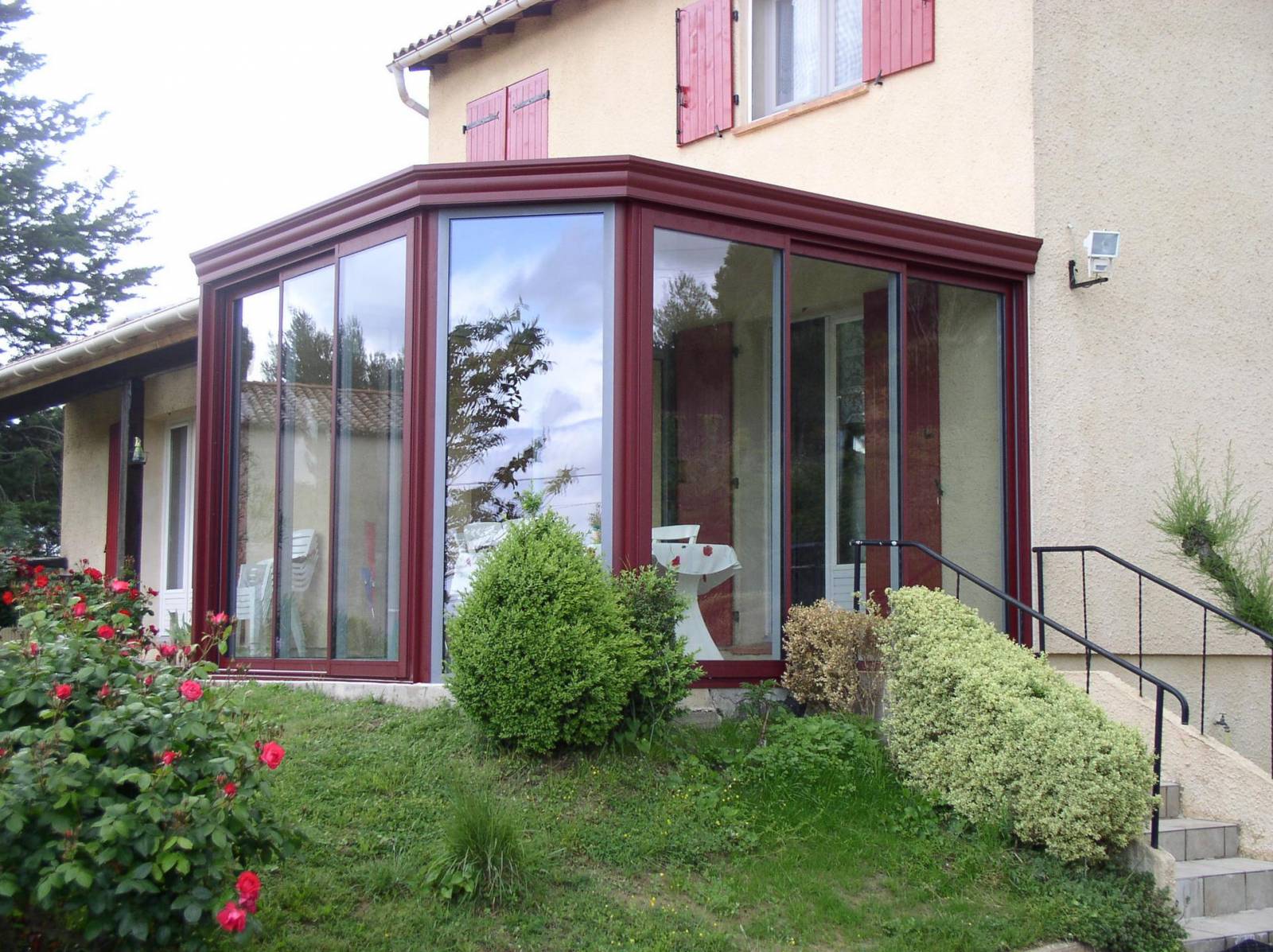 Spécialiste de la véranda kiosque en alu dans le Gard, pour créer un espace indépendant dans un jardin