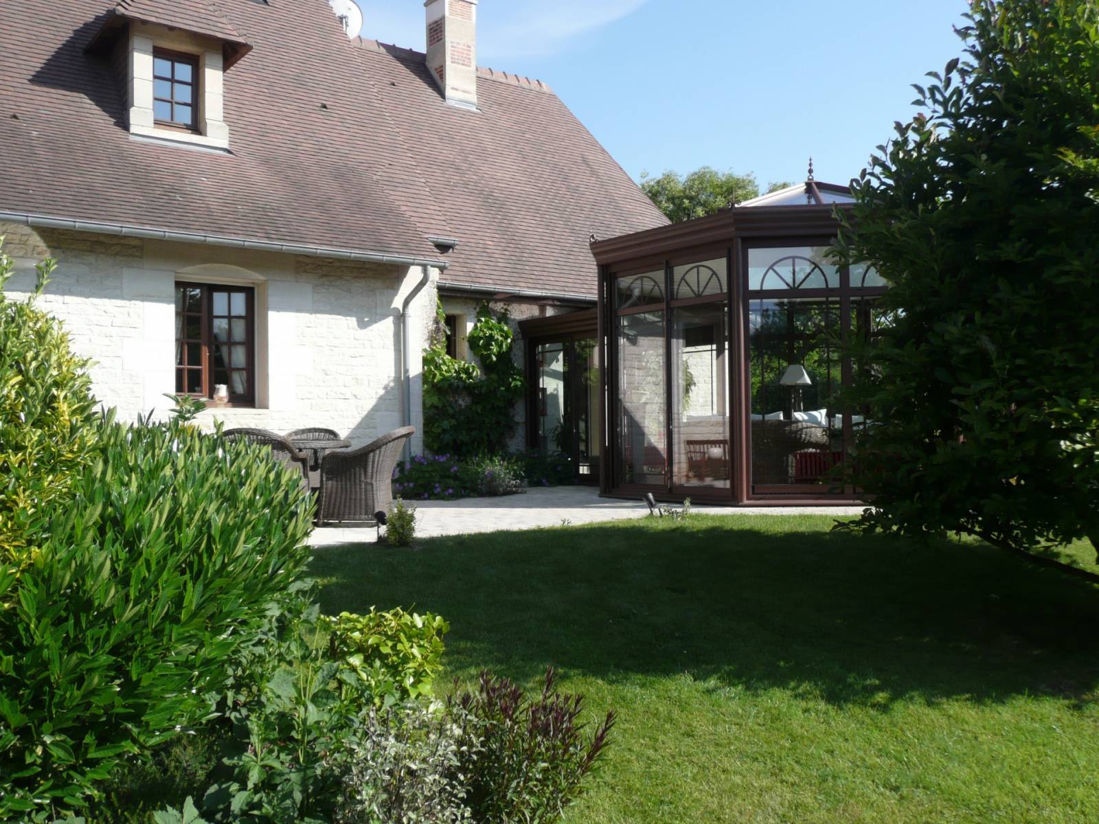 Menuiserie pour conception et installation de fenêtres en PVC double vitrage avec isolation phonique et thermique renforcée Montélimar dans la Drôme