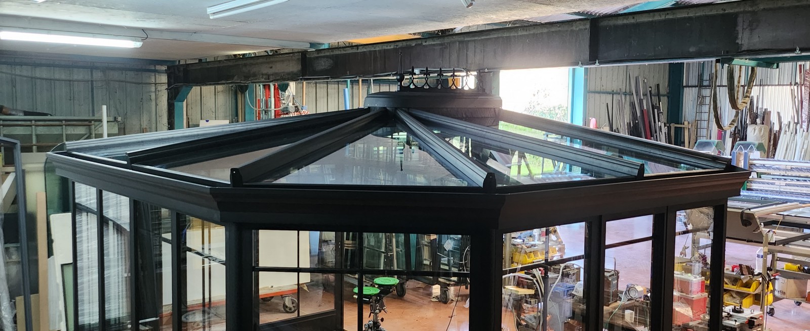 Fabrication d'une véranda victorienne pour être installée par un  professionnel en Normandie