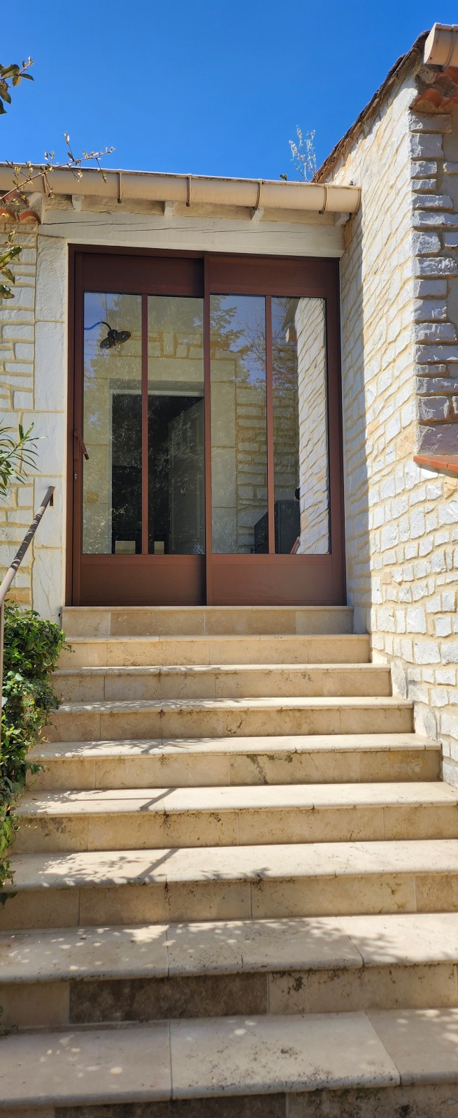 Fabrication de menuiserie en aluminium sur mesure pour sécuriser une maison dans le Gard