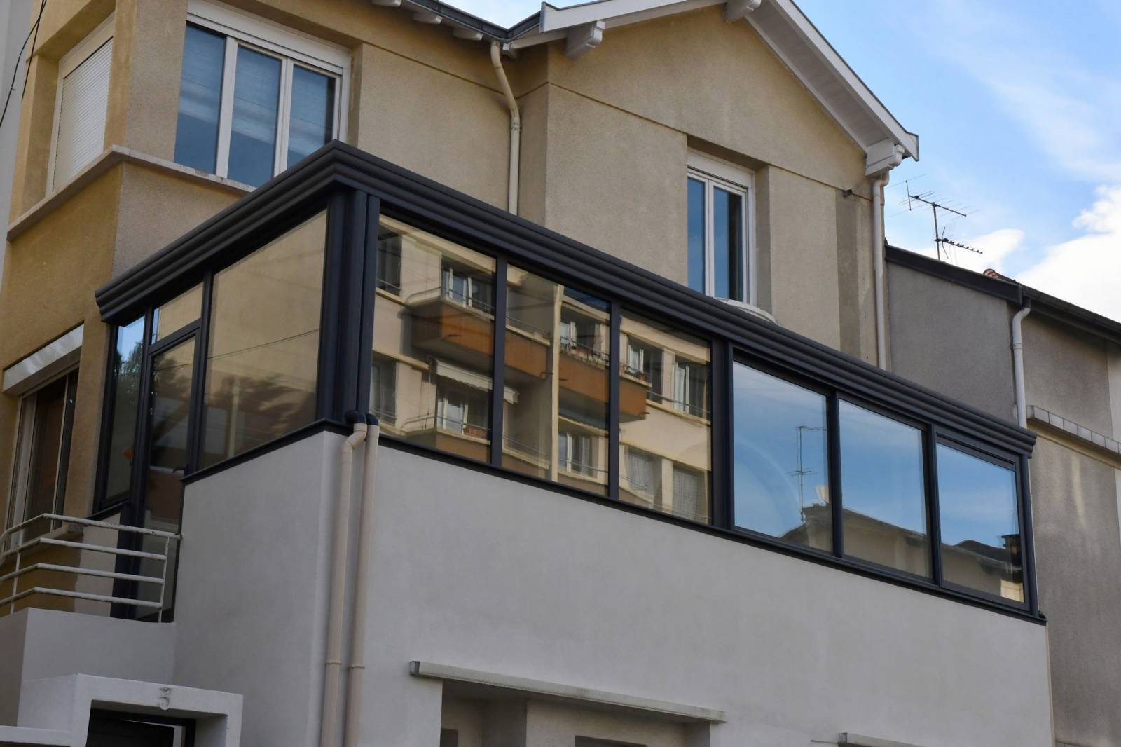 Construction d’une véranda sur une terrasse en hauteur dans le Gard