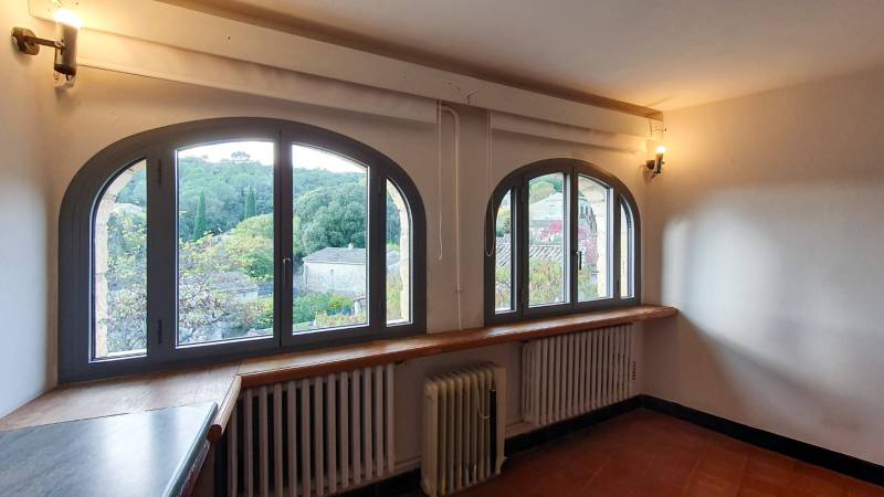 Menuiseries certifiées profils systèmes sur mesure aluminium cintré haute performance dans le Gard