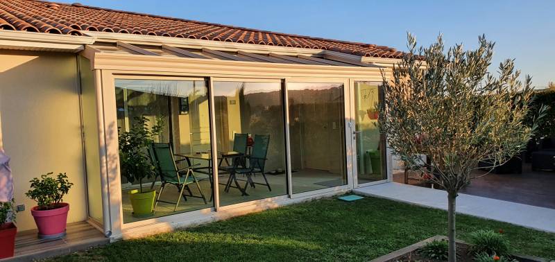 Création de véranda avec un toit en verre près de Pont Saint Esprit (Gard), pour une luminosité maximale