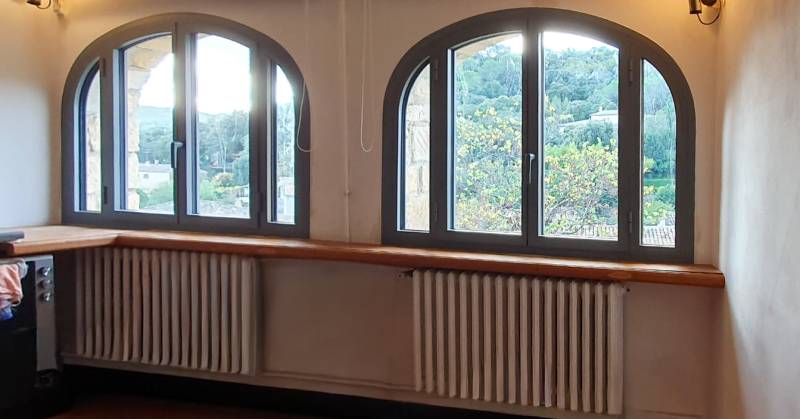 Menuiseries certifiées profils systèmes sur mesure aluminium cintré haute performance dans le Gard