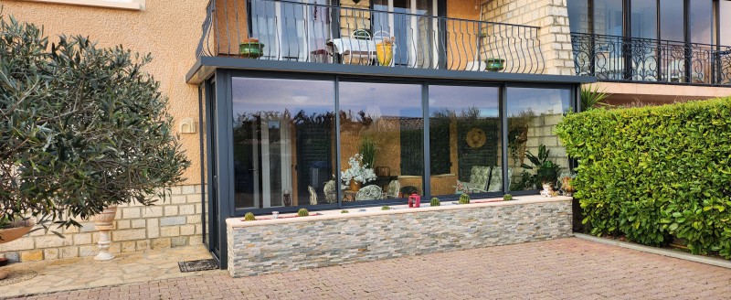 Pose d’une véranda toit plat à Laudun-l’Ardoise