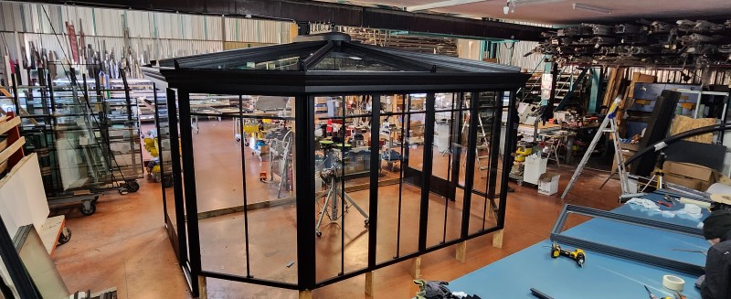 Conception et fabrication d’une véranda de style victorien dans le sud de la France, pour être installée en Normandie