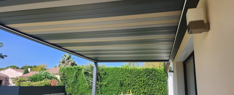 Lames signées par Dank architectes pour intégrer à une pergola design