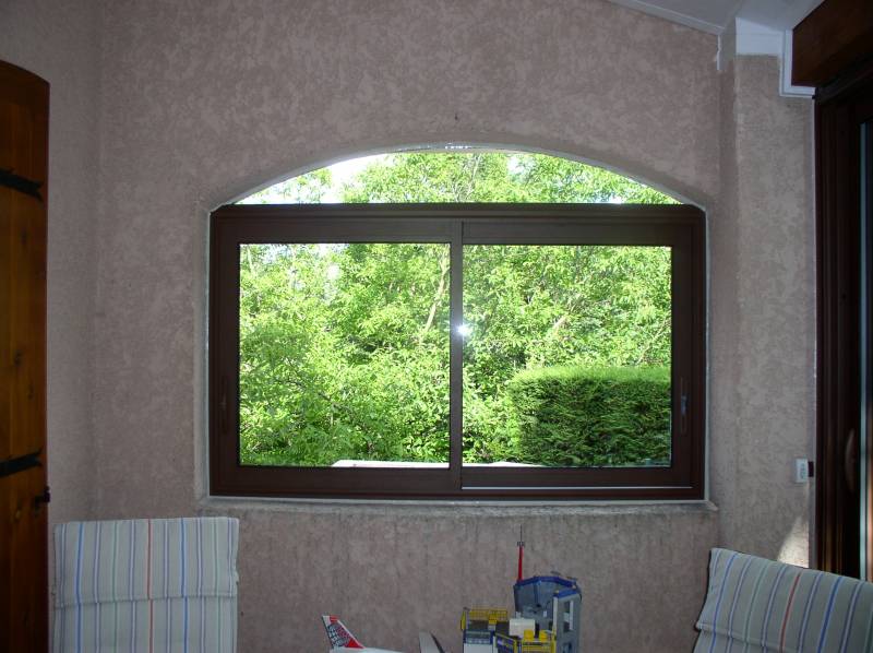 Pose de véranda sous un toit existant à Uzès et en Occitane, pour une intégration parfaite