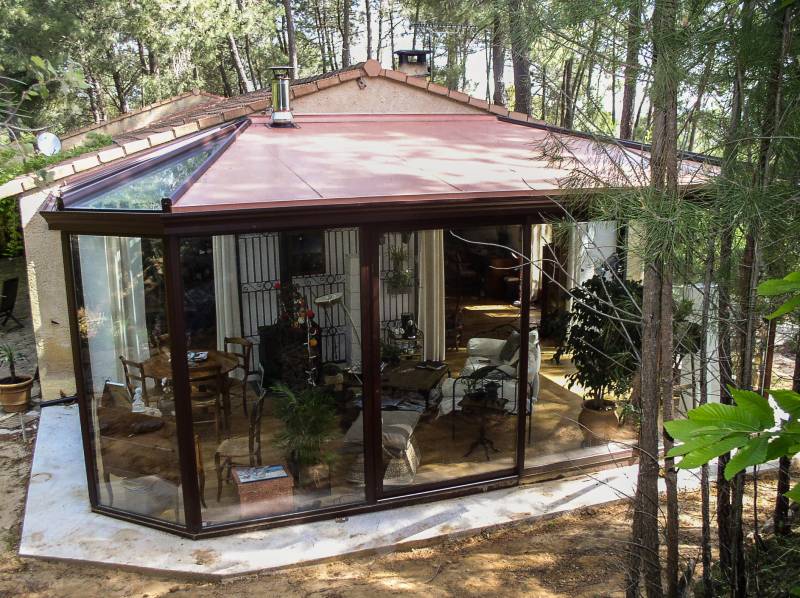 Conception d'une véranda aluminium à toiture mixte dans le Gard