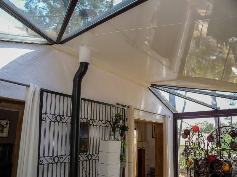 Pose d’une véranda contemporaine dans le Gard