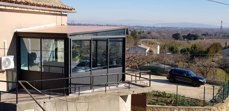Installation de véranda à toiture pleine dans le Gard