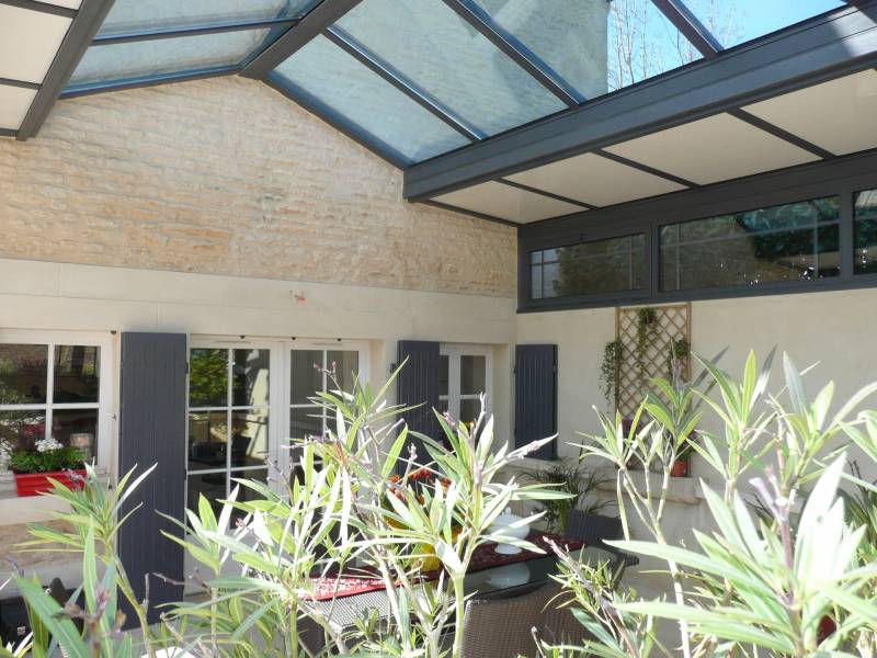 Fabrication de veranda victorienne dans le Gard, pour une structure qui respire l’authenticité