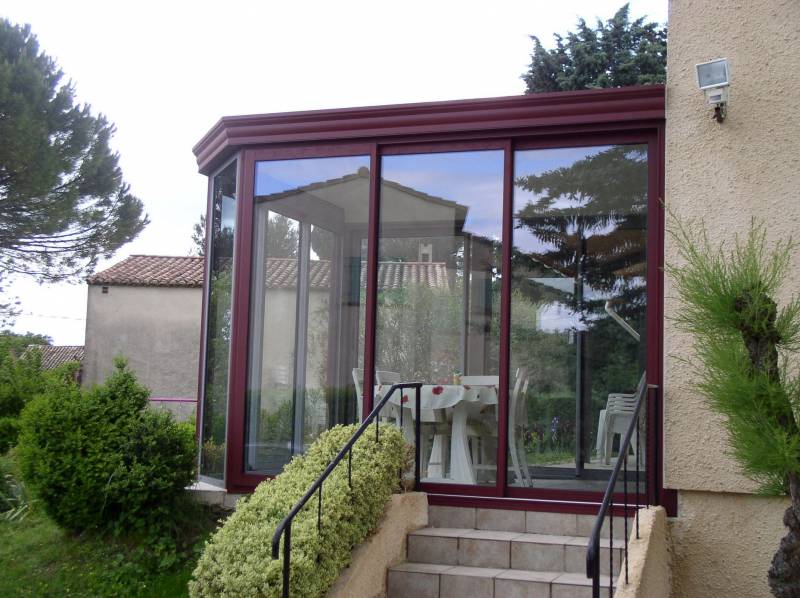 Spécialiste de la véranda kiosque en alu dans le Gard, pour créer un espace indépendant dans un jardin