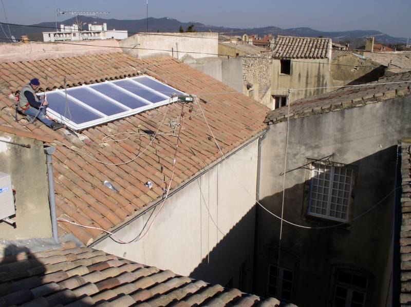 Pose d'une verrière sur mesure pour optimiser la luminosité d'une salle d'archives dans le Gard