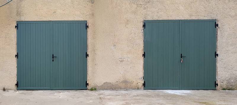 Porte de garage en aluminium à Saint-Victor-la-Coste.