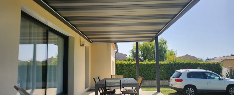 Pose d’une pergola design à Uzès dans le Gard