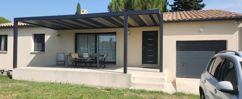 Création d'une pergola bioclimatique design dans le Gard